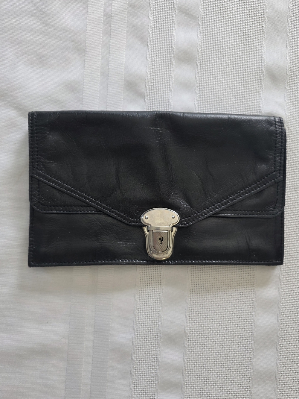 True VTG Classic Black Leather Envelope Clutch with Silver Key Lock No Brand